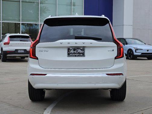 2025 Volvo XC90 B5 Plus 6-Seater