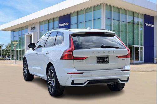 2023 Volvo XC60 B5 Plus Dark Theme