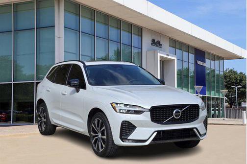 2023 Volvo XC60 B5 Plus Dark Theme