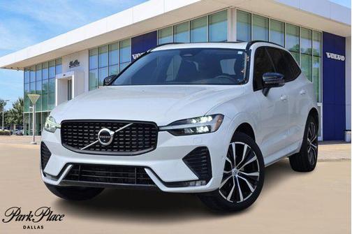 2023 Volvo XC60 B5 Plus Dark Theme