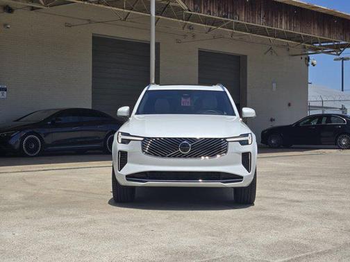 2025 Volvo XC90 B5 Plus 7-Seater
