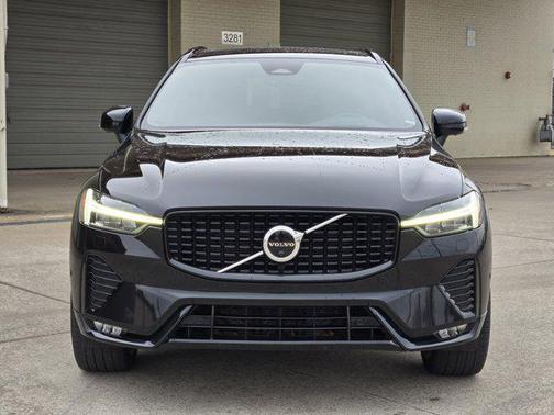 2023 Volvo XC60 B5 Ultimate Dark Theme