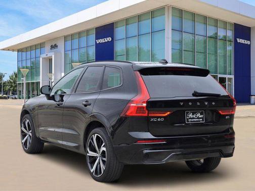 2023 Volvo XC60 B5 Ultimate Dark Theme