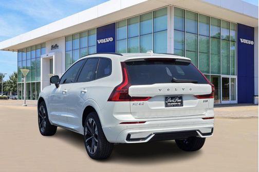 2026 Volvo XC60 B5 Plus