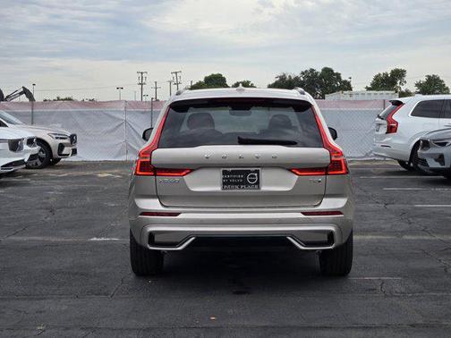 2025 Volvo XC60 Plug-In Hybrid T8 Plus