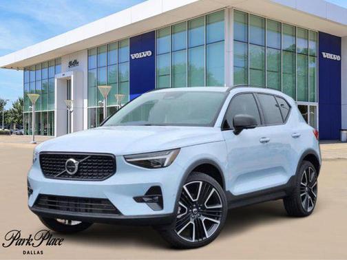 2025 Volvo XC40 B5 Ultra Dark Theme