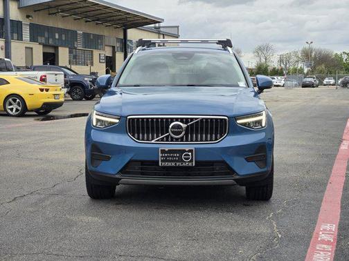 2025 Volvo XC40 B5 Core Bright Theme