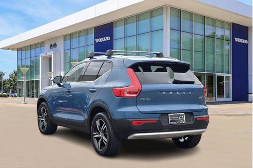 2025 Volvo XC40 B5 Core Bright Theme