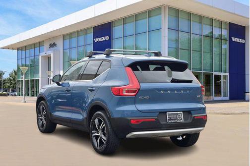2025 Volvo XC40 B5 Core Bright Theme
