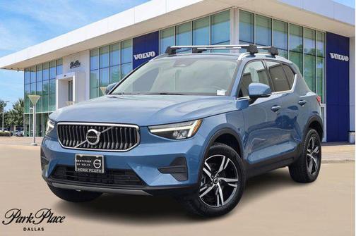 2025 Volvo XC40 B5 Core Bright Theme