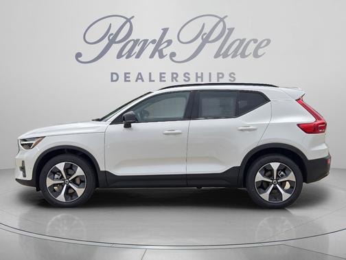 Crystal White 2026 Volvo XC40 Plus, B5 AWD Gas (mild hybrid), Dark