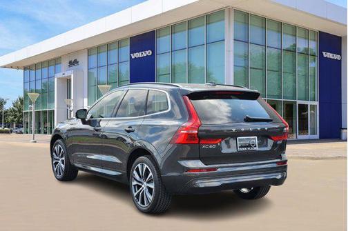 2022 Volvo XC60 B5 Momentum