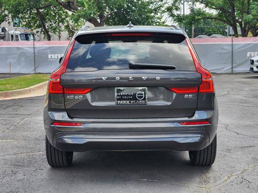 2022 Volvo XC60 B5 Momentum