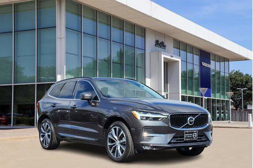 2022 Volvo XC60 B5 Momentum