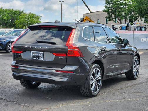 2022 Volvo XC60 B5 Momentum