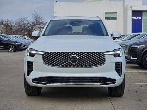 2025 Volvo XC90 B5 Core
