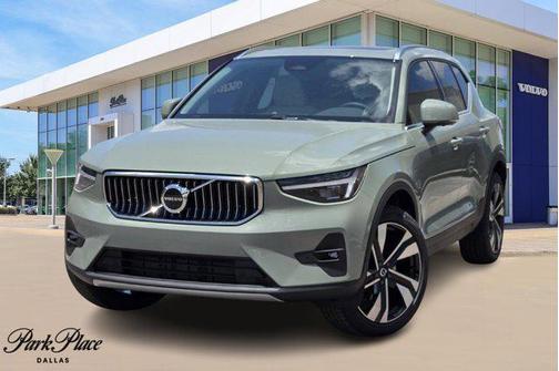 2025 Volvo XC40 B5 Plus Bright Theme