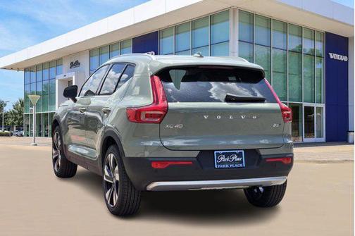 2025 Volvo XC40 B5 Plus Bright Theme