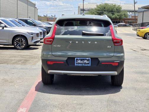 2025 Volvo XC40 B5 Plus Bright Theme