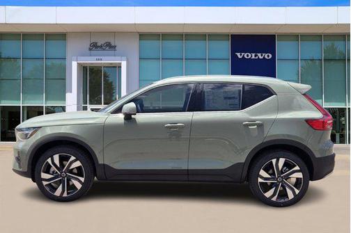 2025 Volvo XC40 B5 Plus Bright Theme
