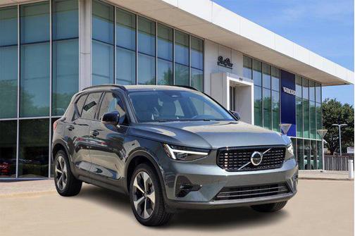 2026 Volvo XC40 B5 Plus