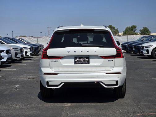 2026 Volvo XC60 B5 Plus