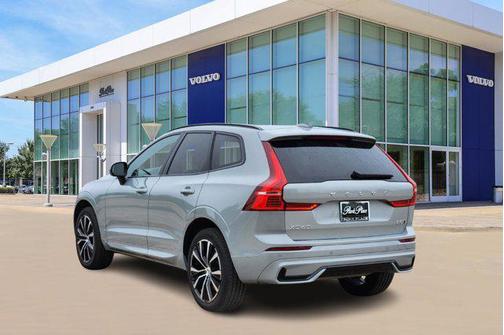 2024 Volvo XC60 B5 Plus Dark Theme