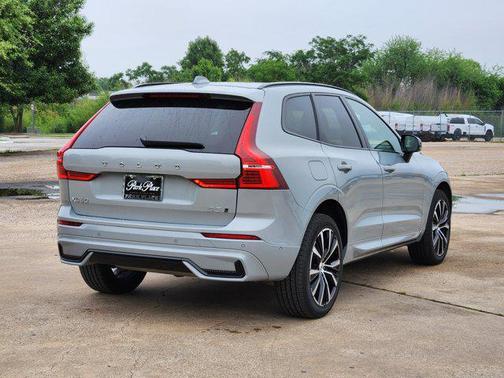 2024 Volvo XC60 B5 Plus Dark Theme