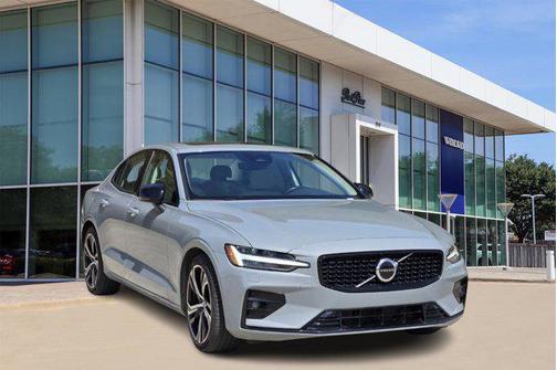 2024 Volvo S60 B5 Core Dark Theme