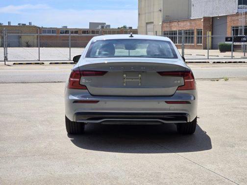 2025 Volvo S60 B5 Core