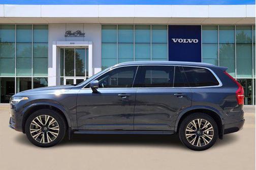 2022 Volvo XC90 T5 Momentum