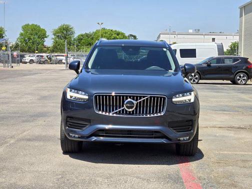 2022 Volvo XC90 T5 Momentum