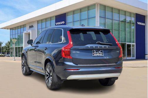 2022 Volvo XC90 T5 Momentum