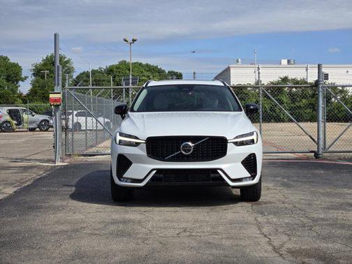 2025 Volvo XC60 Plus