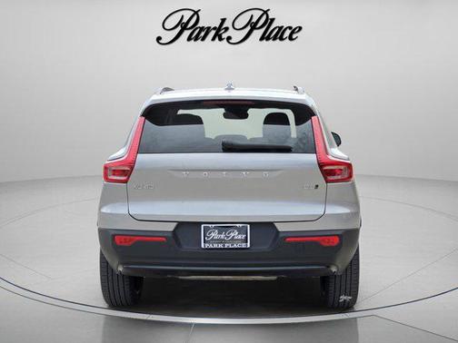 Silver Dawn Metallic 2025 Volvo XC40 B5 Plus Dark Theme