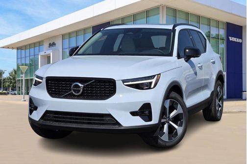 2026 Volvo XC40 B5 Plus