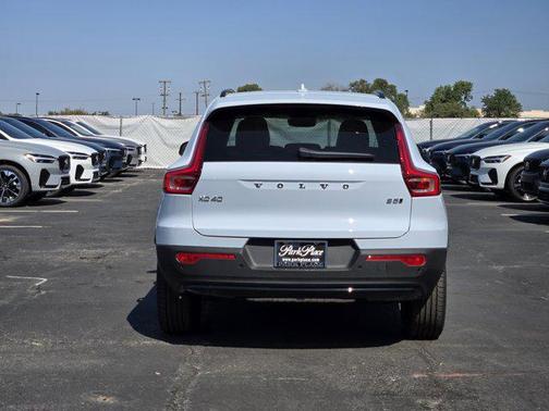 2026 Volvo XC40 B5 Plus