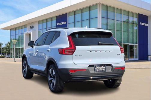 2026 Volvo XC40 B5 Plus