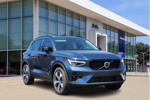 2026 Volvo XC40 B5 Plus