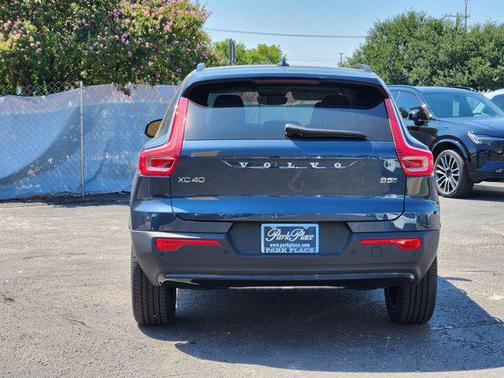 2026 Volvo XC40 B5 Plus