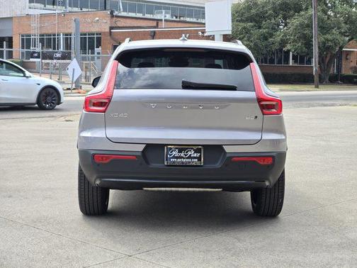 2026 Volvo XC40 B5 Plus