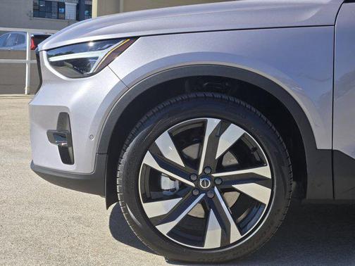 2026 Volvo XC40 B5 Plus