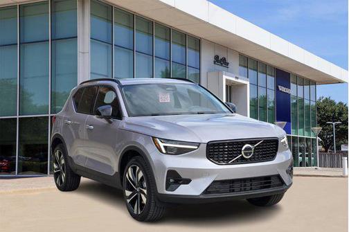 2026 Volvo XC40 B5 Plus