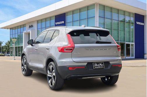 2026 Volvo XC40 B5 Plus