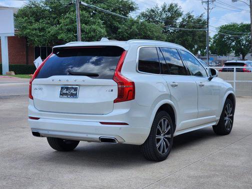 2021 Volvo XC90 T6 Momentum