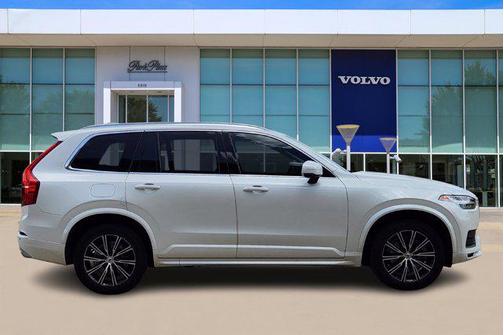 2021 Volvo XC90 T6 Momentum