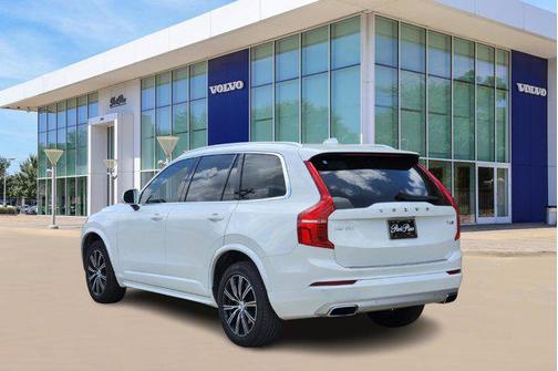 2021 Volvo XC90 T6 Momentum