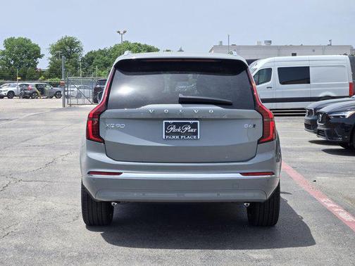 2025 Volvo XC90 B6 Core