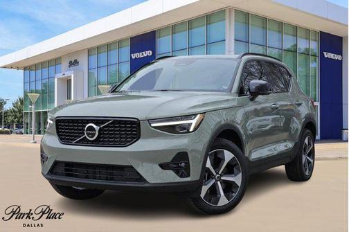 2025 Volvo XC40 B5 Plus Dark Theme