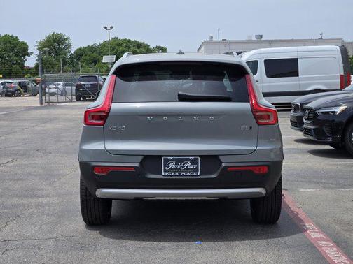 2025 Volvo XC40 B5 Plus Bright Theme